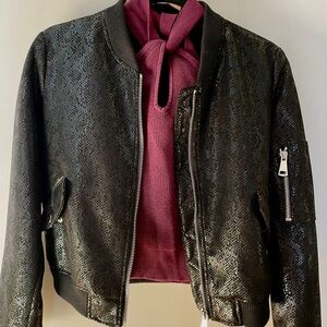 TCEC Black Snakeskin Pattern Crop Jacket – Size Small, Chic & Stylish!